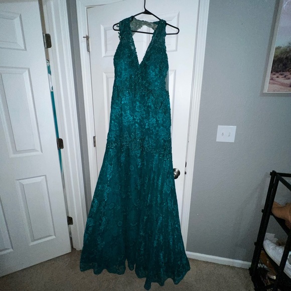 Green Backless Formal Dress - Picture 1 of 5